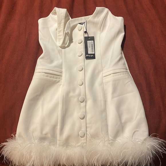 White halter button up dress with feathers - Picture 4 of 7